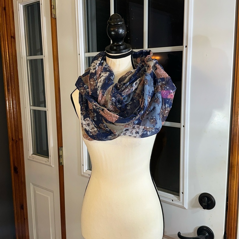 Bizou Infinity Scarf